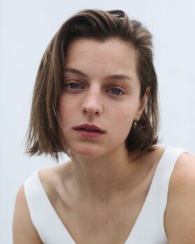 Emma Corrin será detetive em série dos criadores de “The OA” Emma Corrin será detetive em série dos criadores de “The OA”