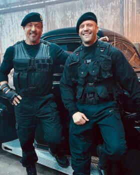 Sylvester Stallone revela fotos dos bastidores de “Os Mercenários 4” Sylvester Stallone revela fotos dos bastidores de “Os Mercenários 4”