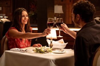 Netflix anuncia Um Match Surpresa, filme romântico de Natal protagonizado por Nina Dobrev e Darren Barnet Netflix anuncia Um Match Surpresa, filme romântico de Natal protagonizado por Nina Dobrev e Darren Barnet