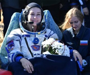 Equipe russa volta à Terra após filmar primeiro longa no espaço