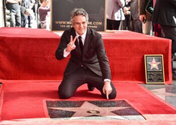 Mark Ruffalo Recebe Estrela na Calçada da Fama de Hollywood